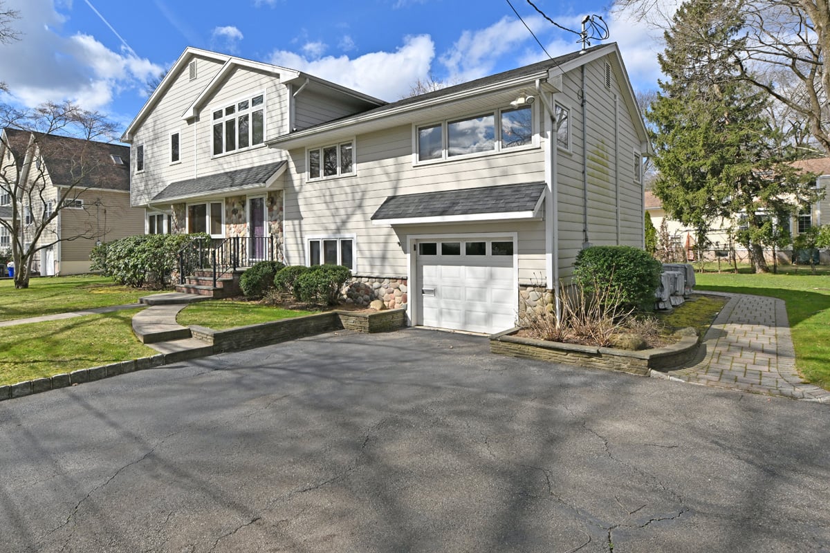 23 Spruce Pl