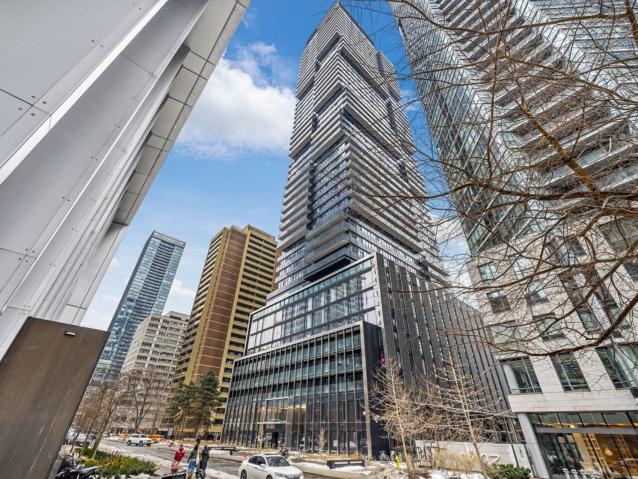 55 Charles St E Unit: 2604