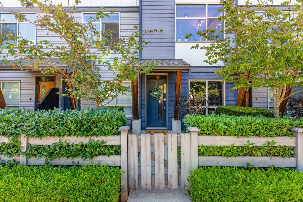 8473 163 St, #11