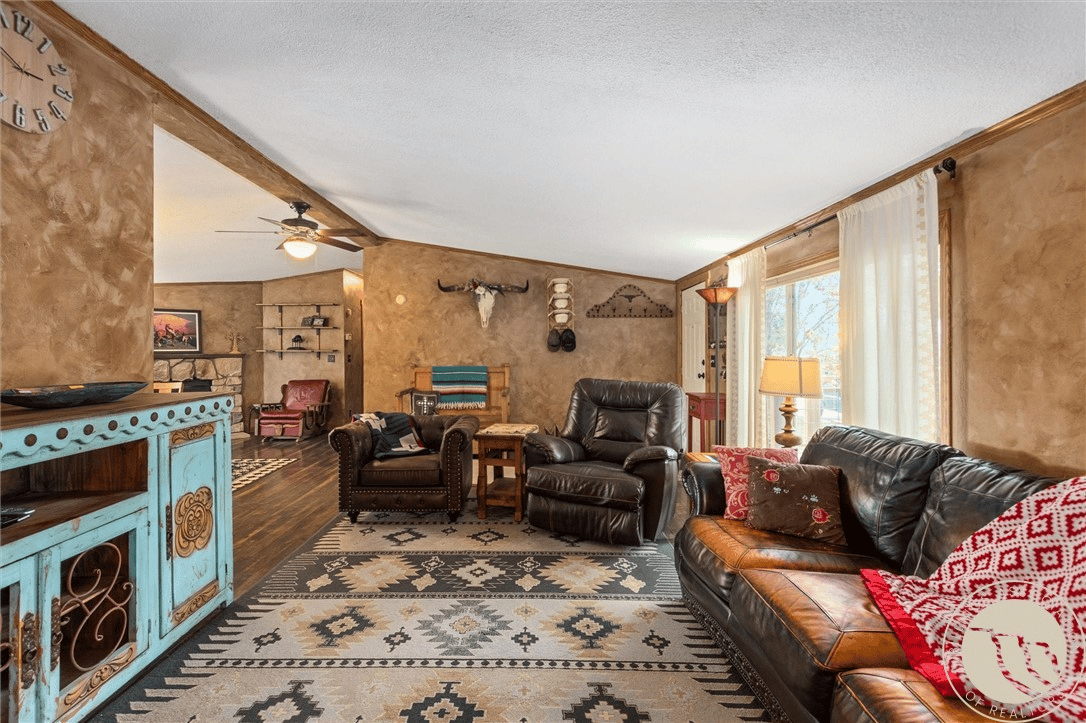 3110 Falcon Cir