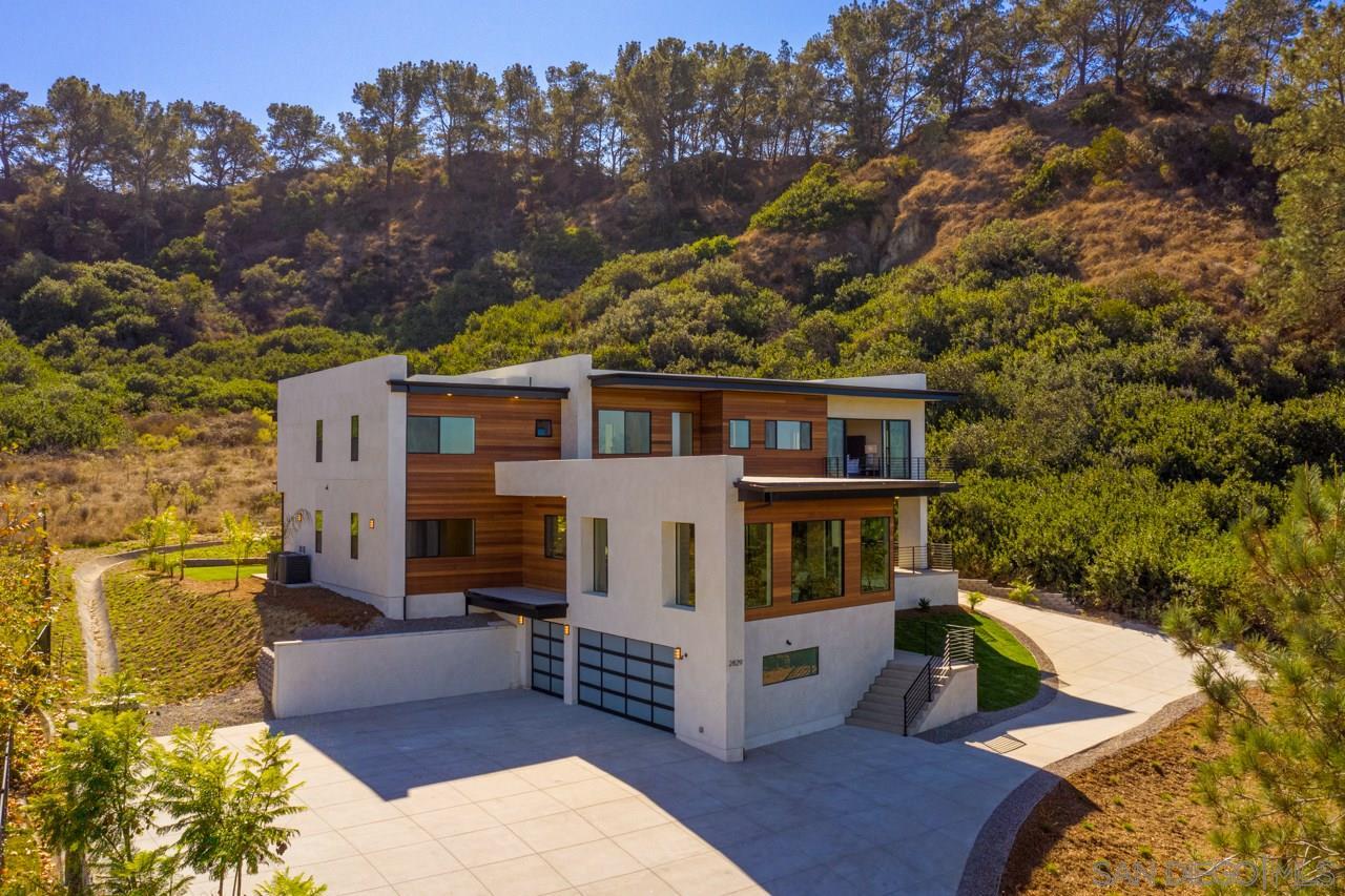 2829 Racetrack View Dr