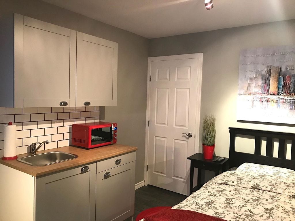807 Porteau Pl
