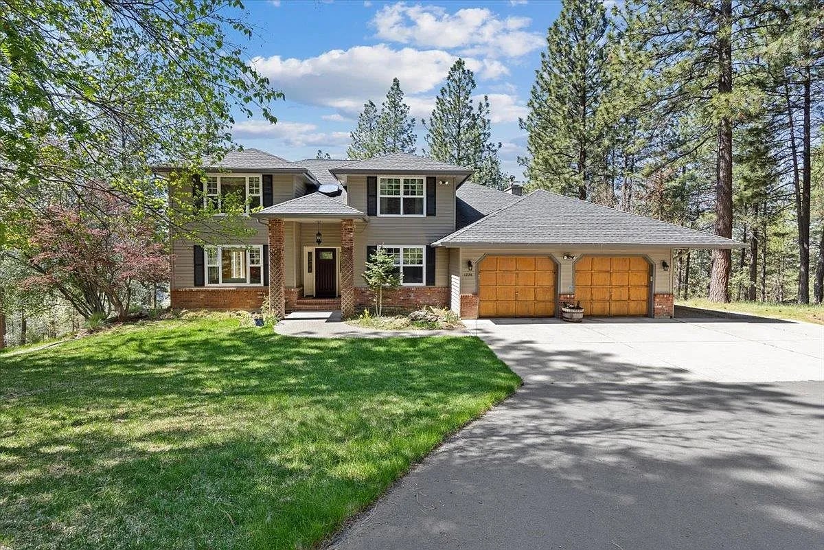 1228 S Greenridge Dr