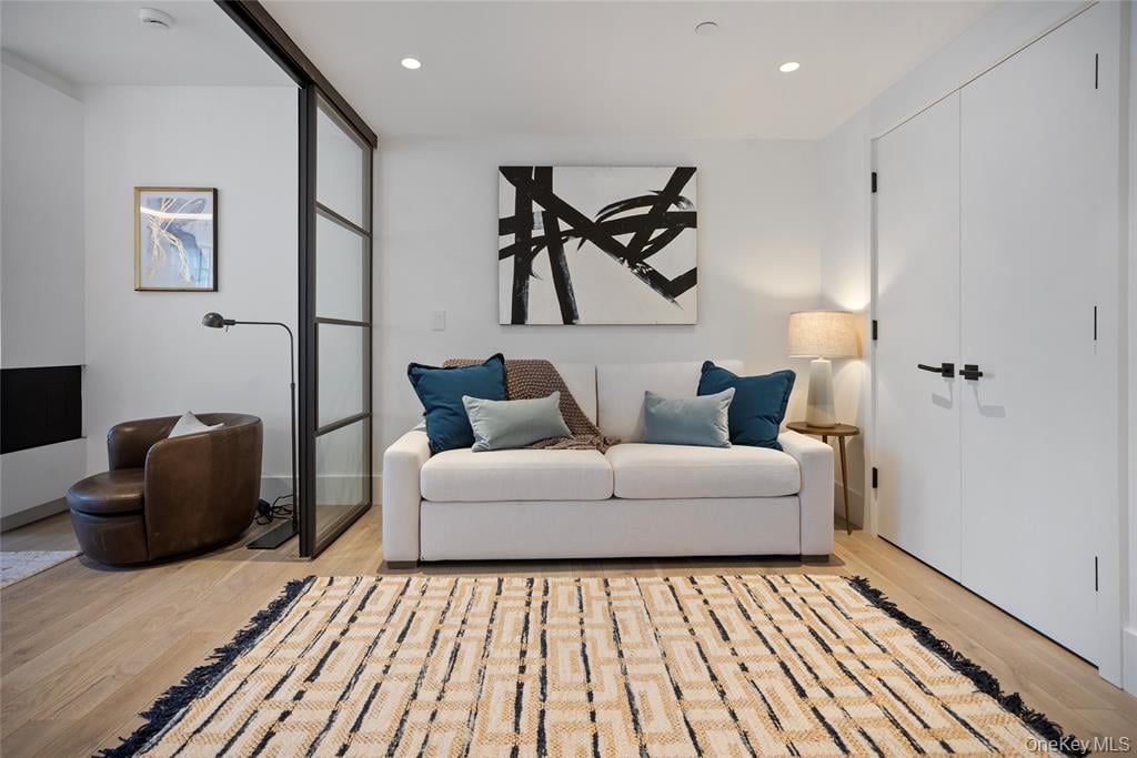 41 Richmondville Avenue Unit: 303