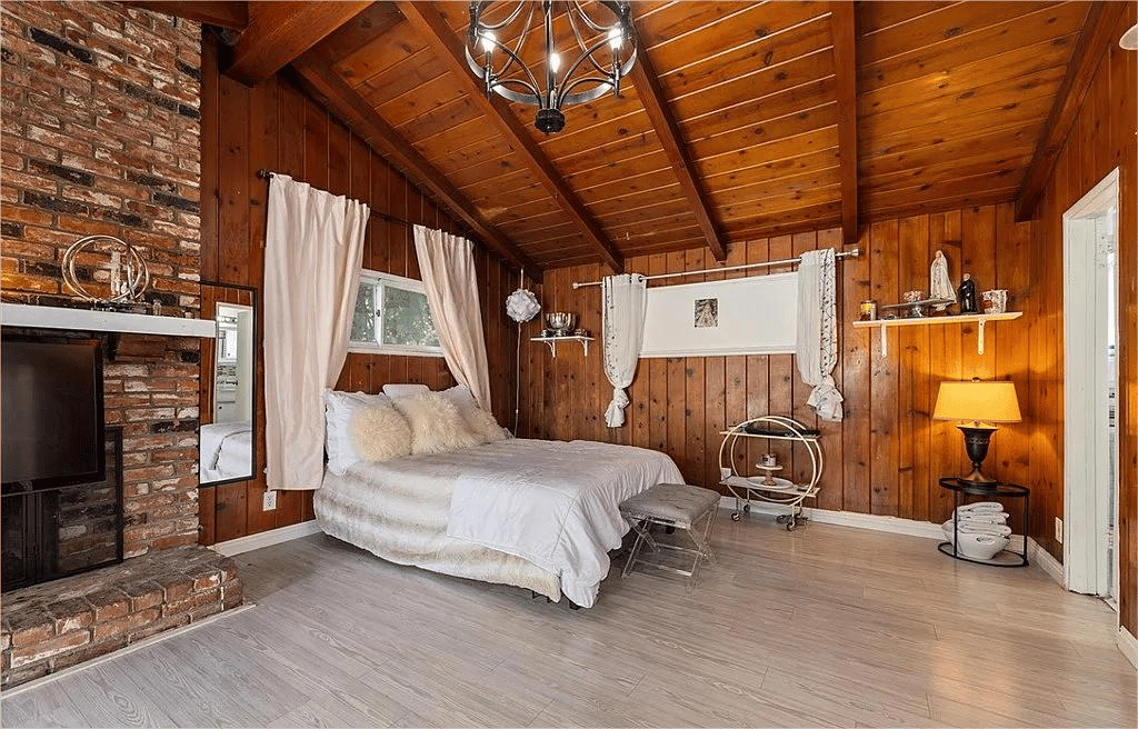 Charming Lake Balboa Fixer with Endless Potential