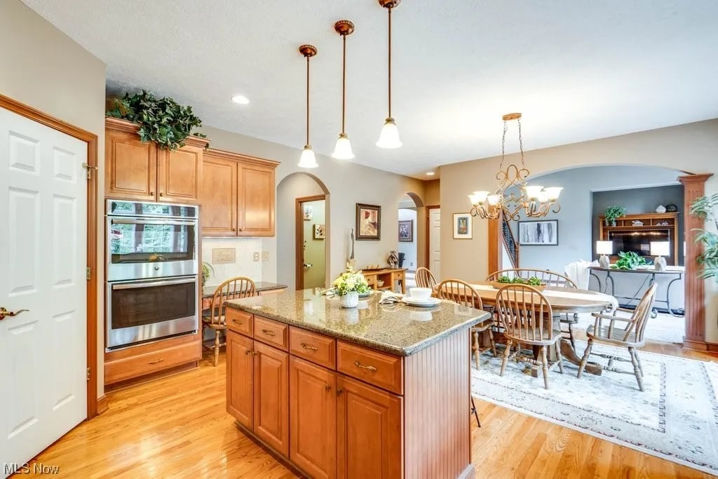 2274 Angela Vista