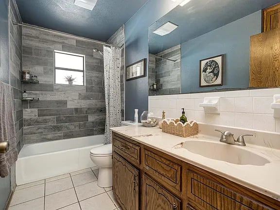 3004 Los Robles