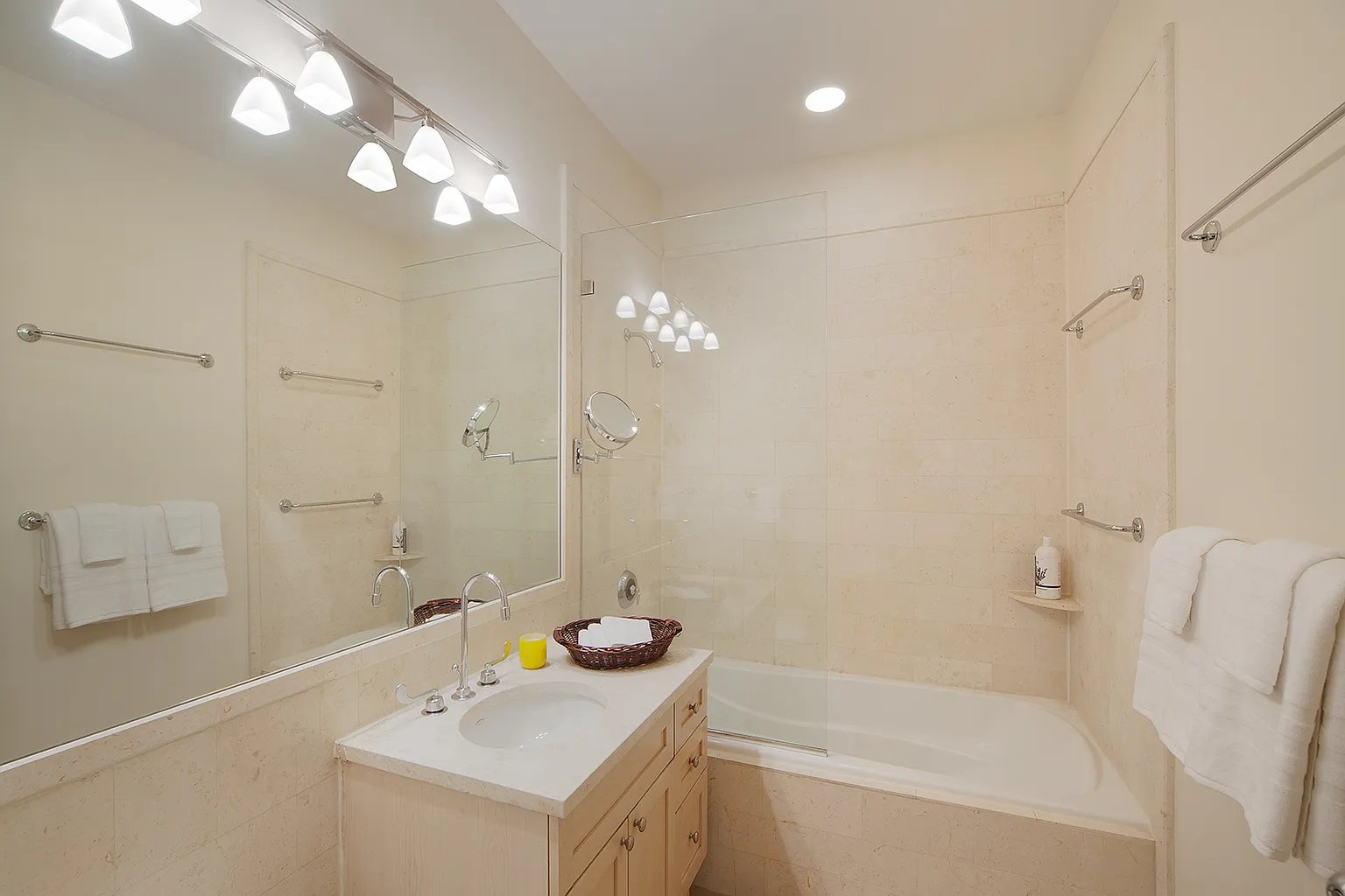 252 7th Ave, #3M