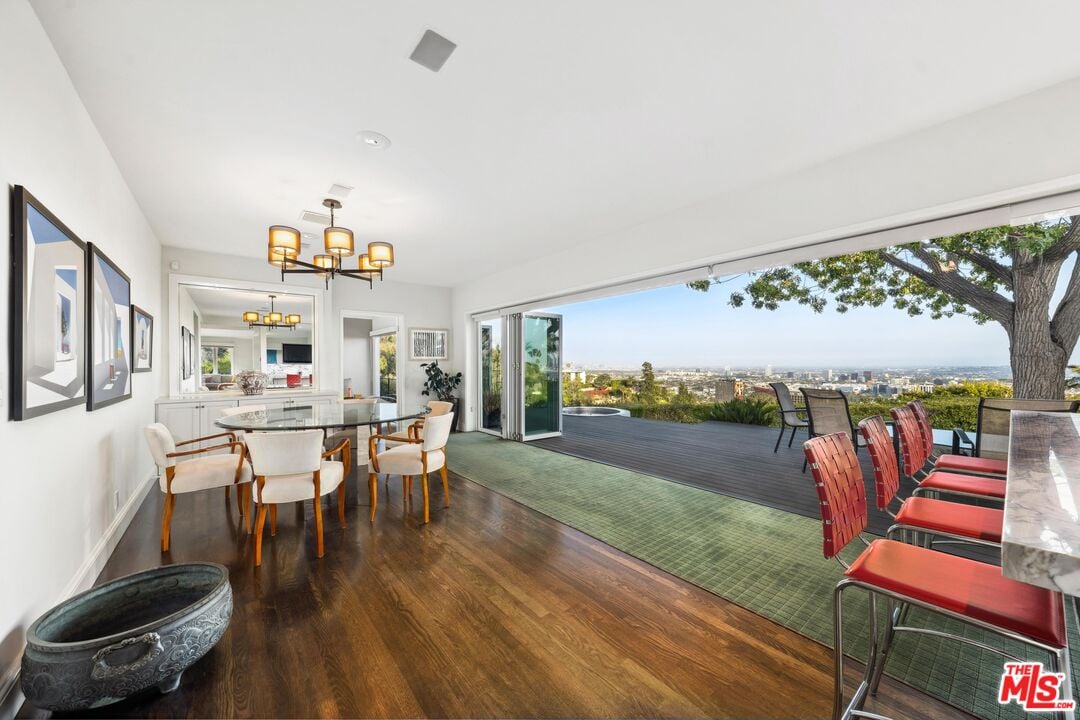 Sierra Mar Dr, 90069