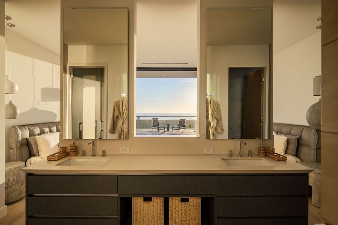 Palisades Beach Rd, 90403