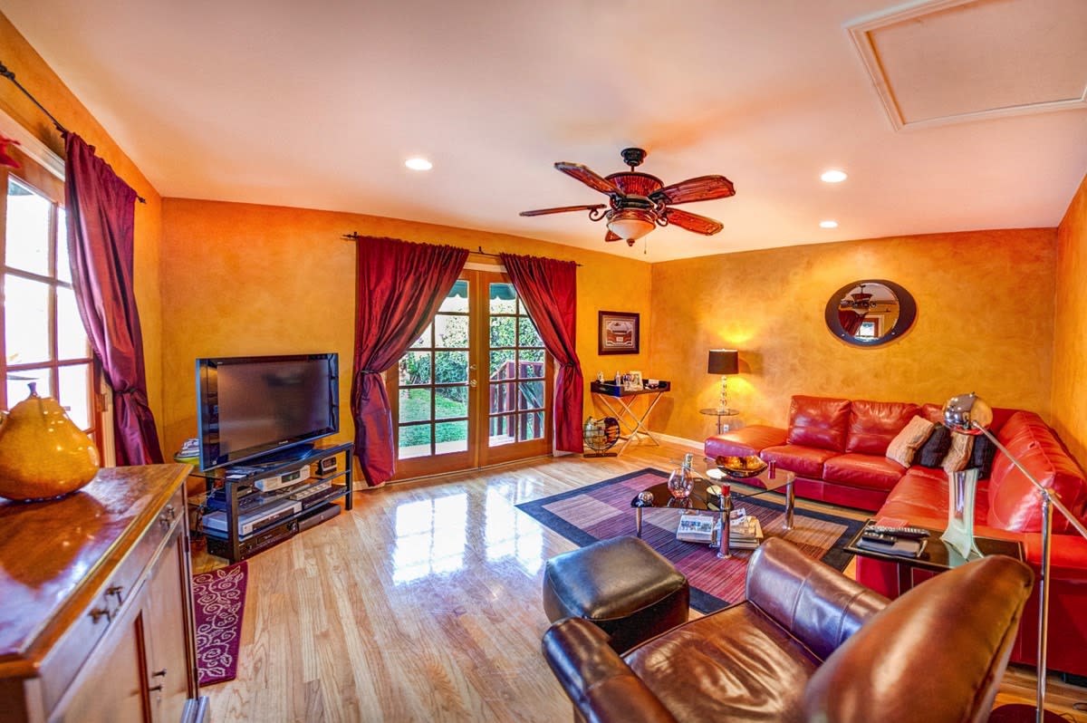5738 Irvine Ave Valley Village, CA