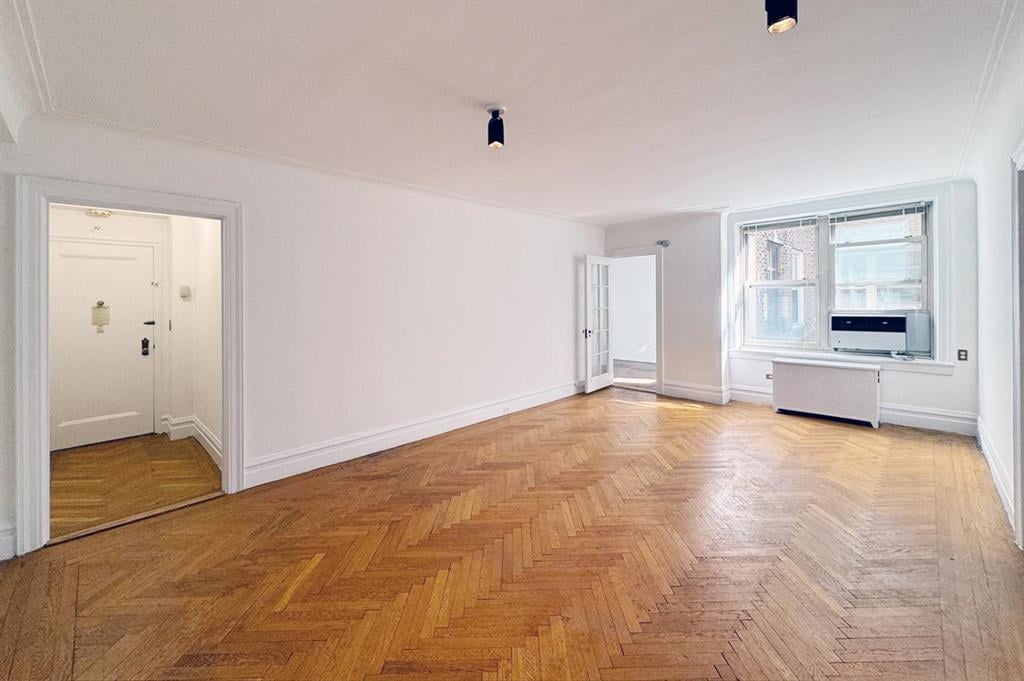 390 Riverside Drive 5G