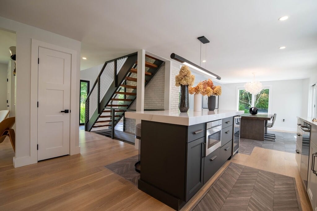 Edgartown Designer Retreat With Pool & Hot Tub