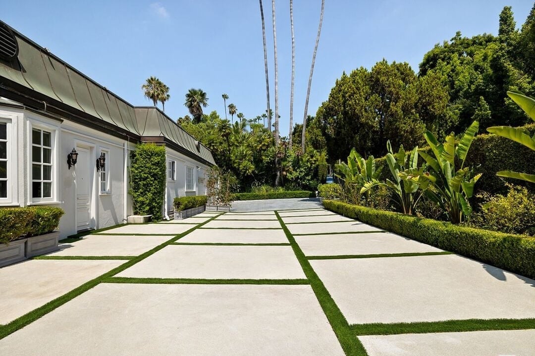 Northstar Manor, N Alta Dr, 90210