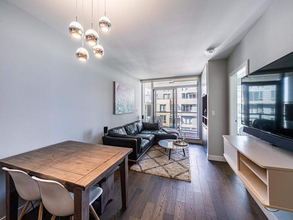 288 W 1st Ave, #1202