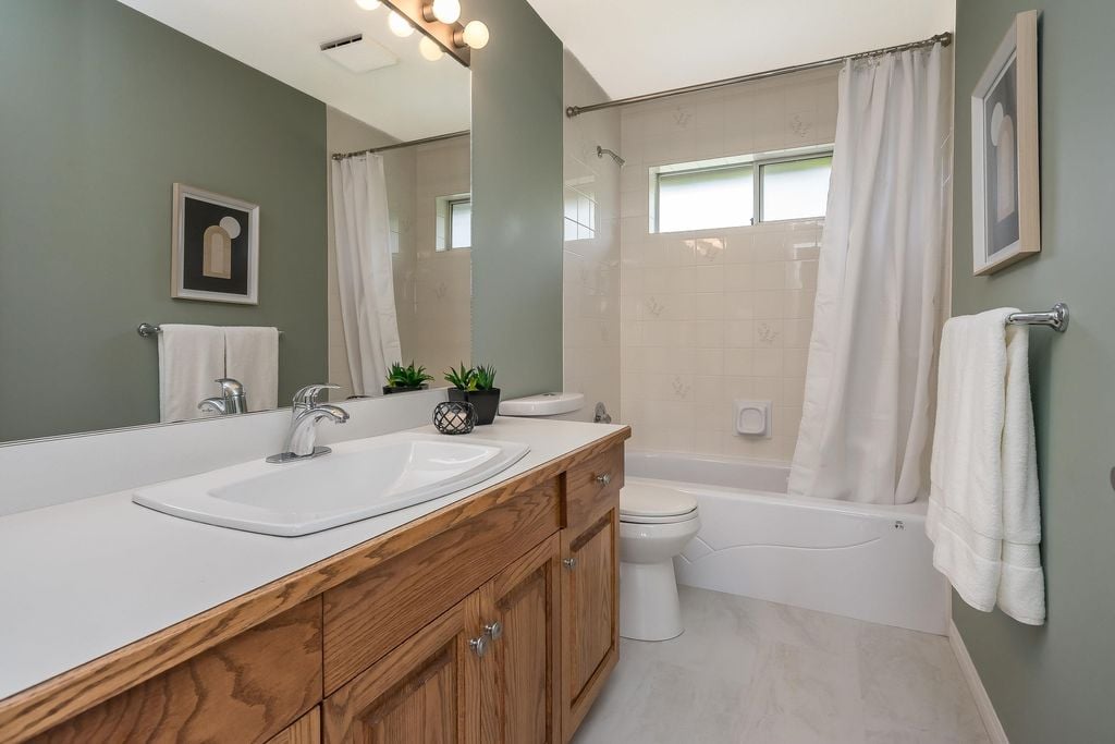 24 Ravine Dr