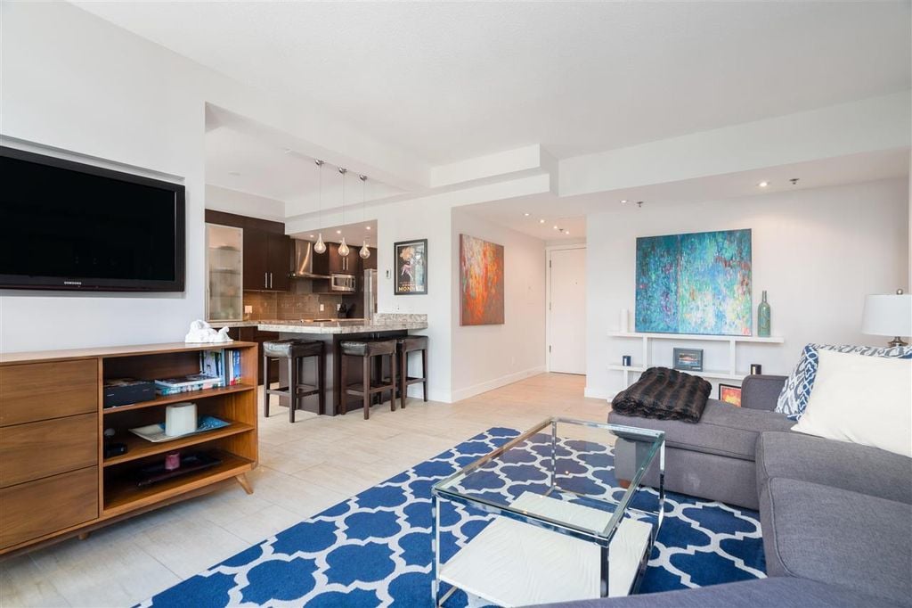 212 Davie St, #601