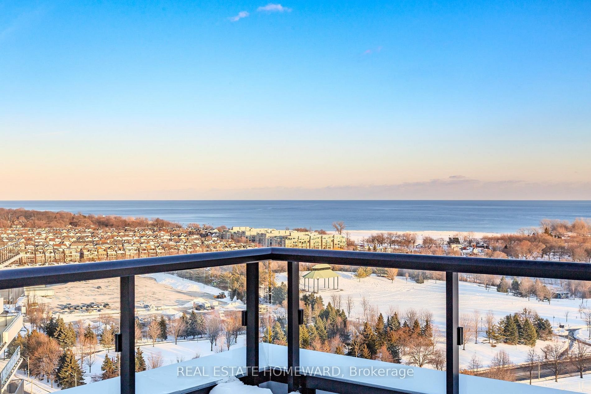 PENTHOUSE BY THE BEACHES 