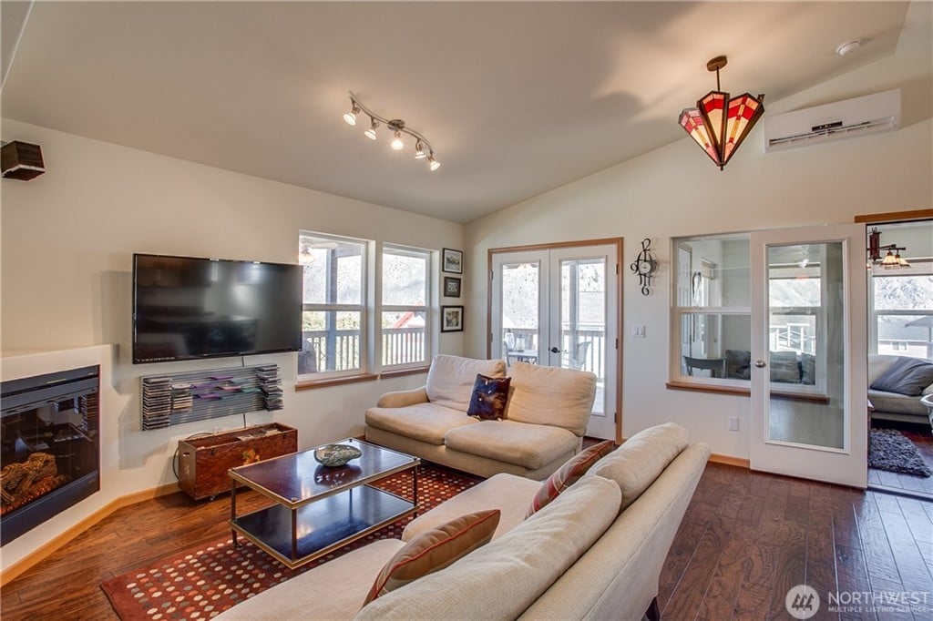 275 W Emerson Dr