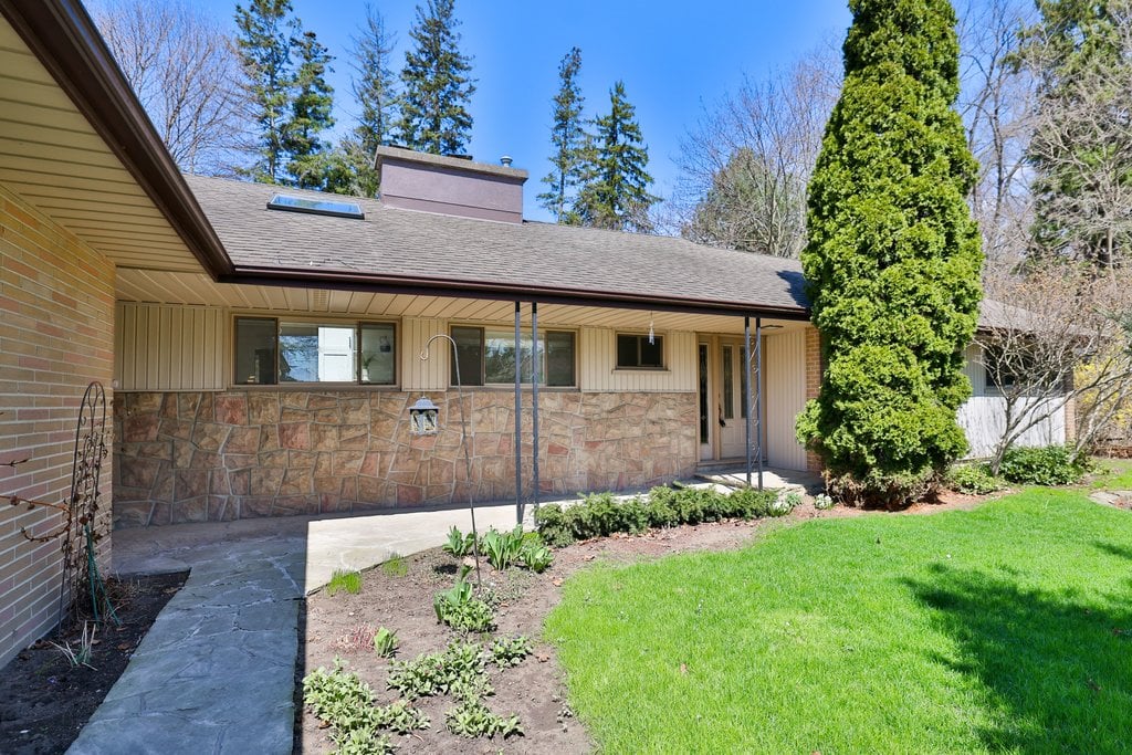 35 Hollyrood Heights Dr