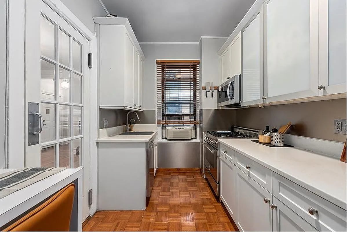 130 W 16th St #42