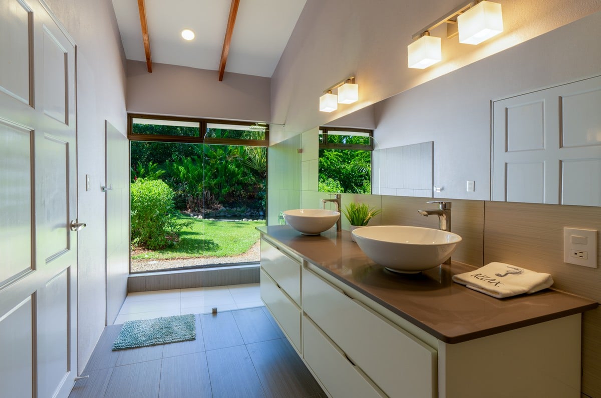  3 Bedroom Stunning Luxury Home Featuring Sweeping Valley & Ocean Views, 5.67 ACRES 