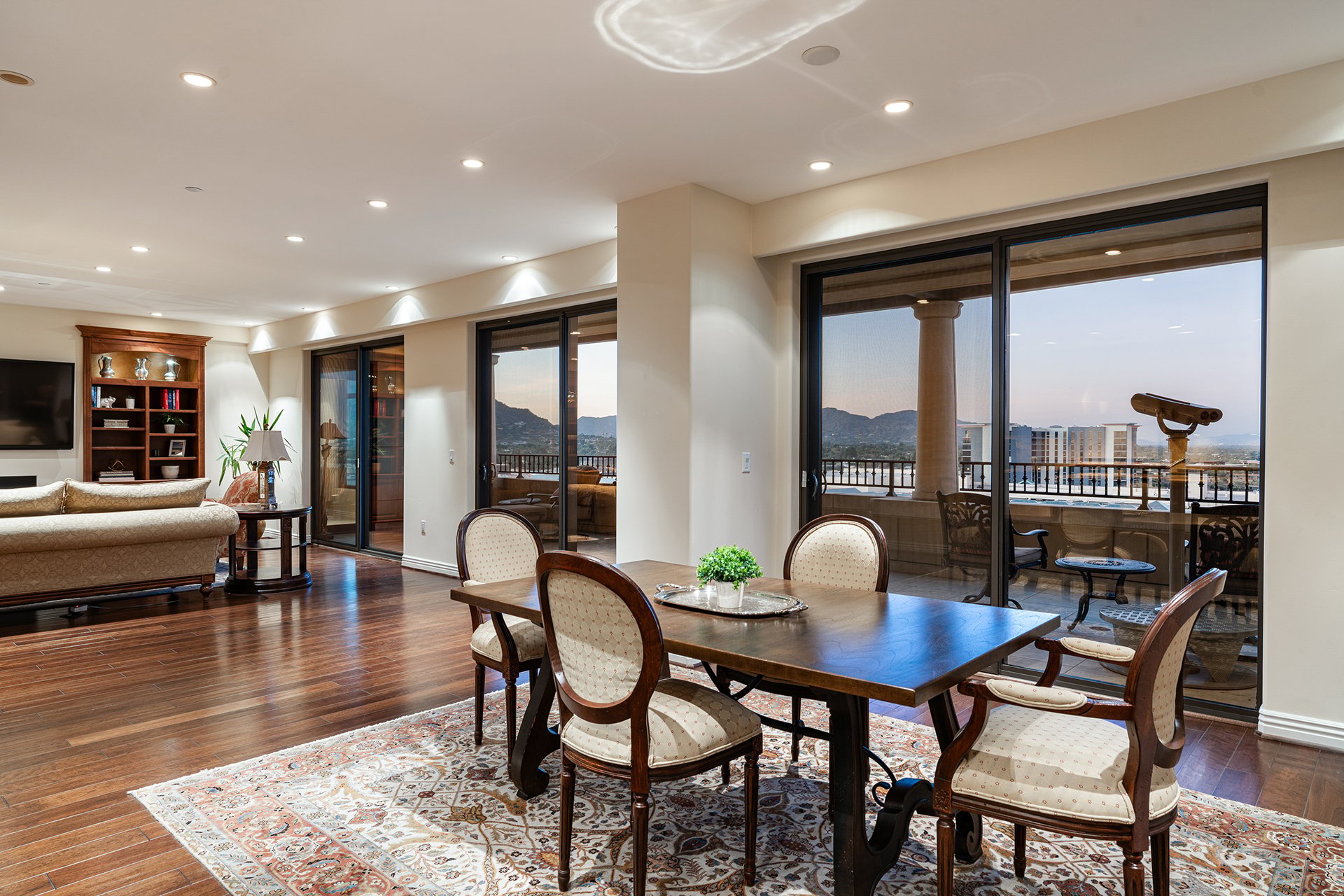 7181 E Camelback Road 1202