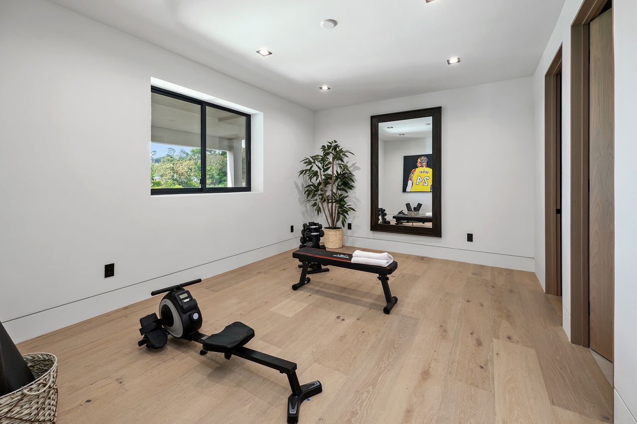 6627 Muirlands Dr, La Jolla, CA 92037