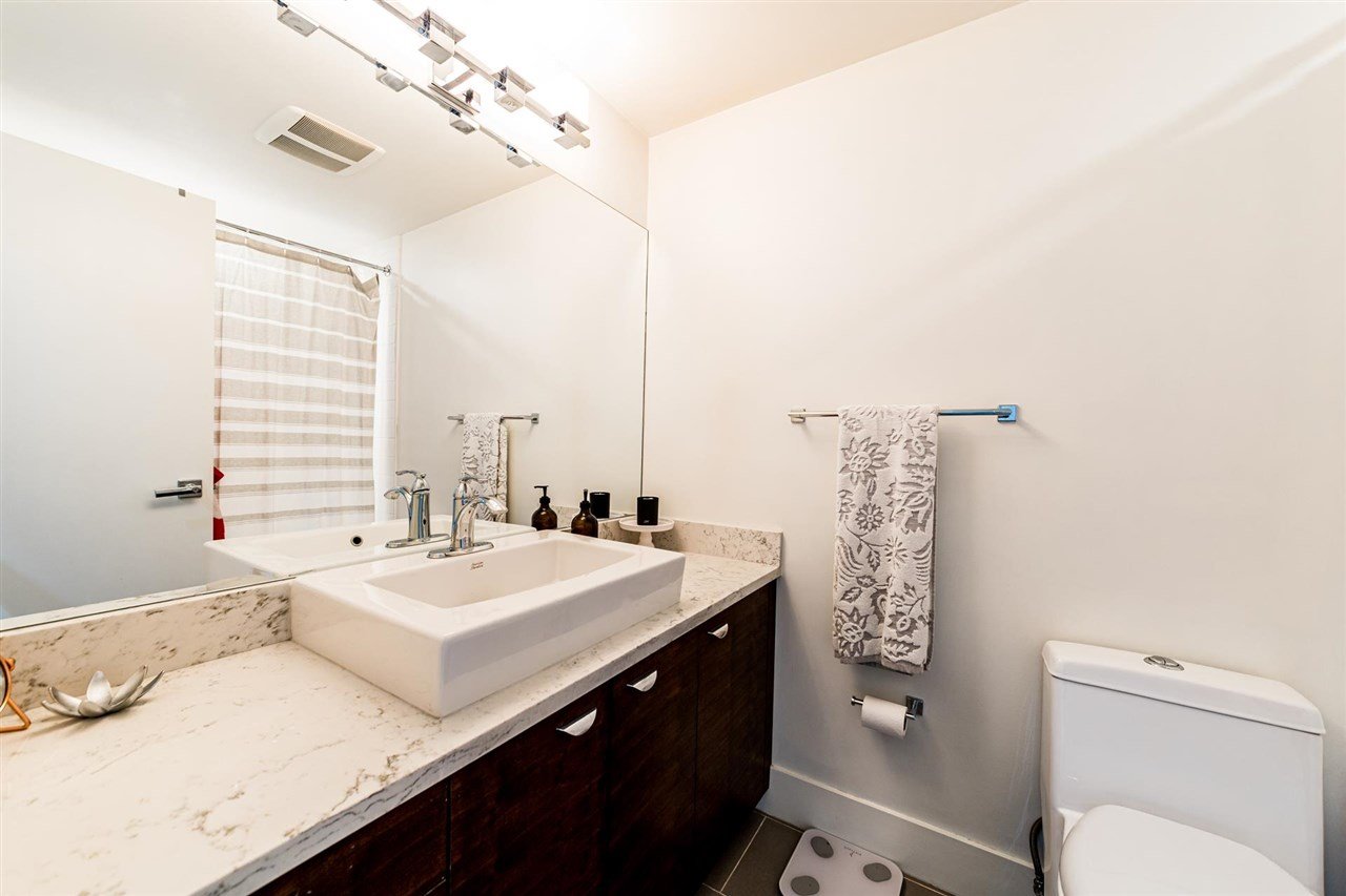 209-440 E 5th Ave