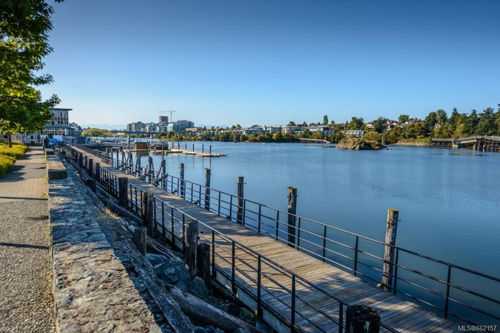 318-365 Waterfront Cres