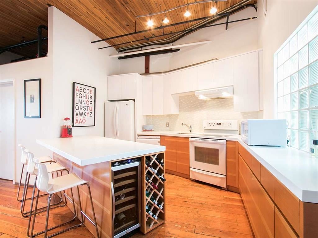 325-2556 E Hastings St