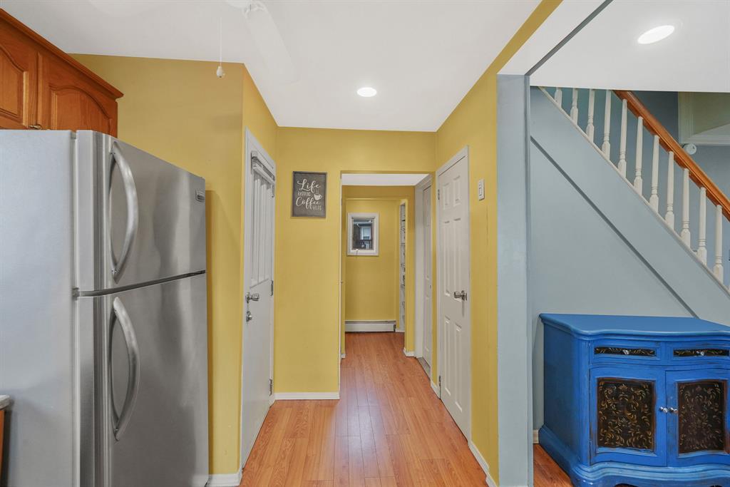 Undisclosed Address, Lindenhurst