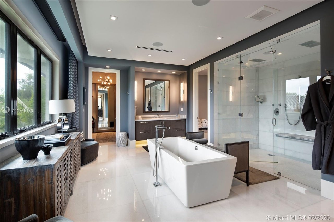4965/4945 SW 82 St
