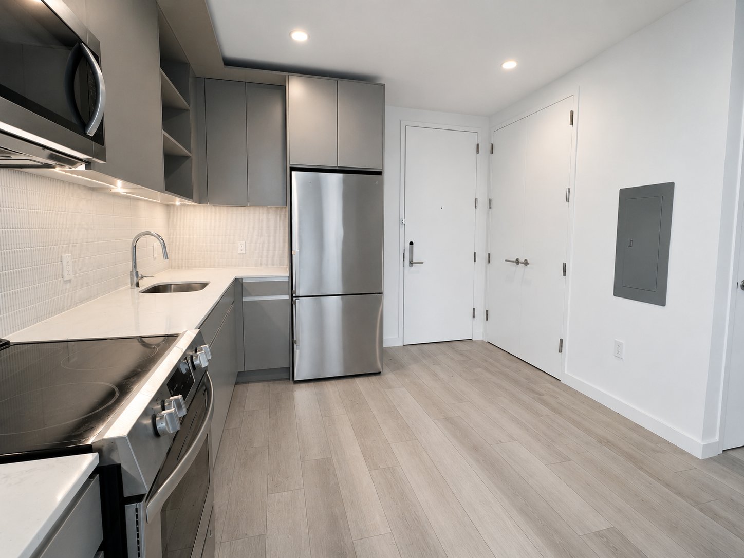 29-17 40th Ave, 906