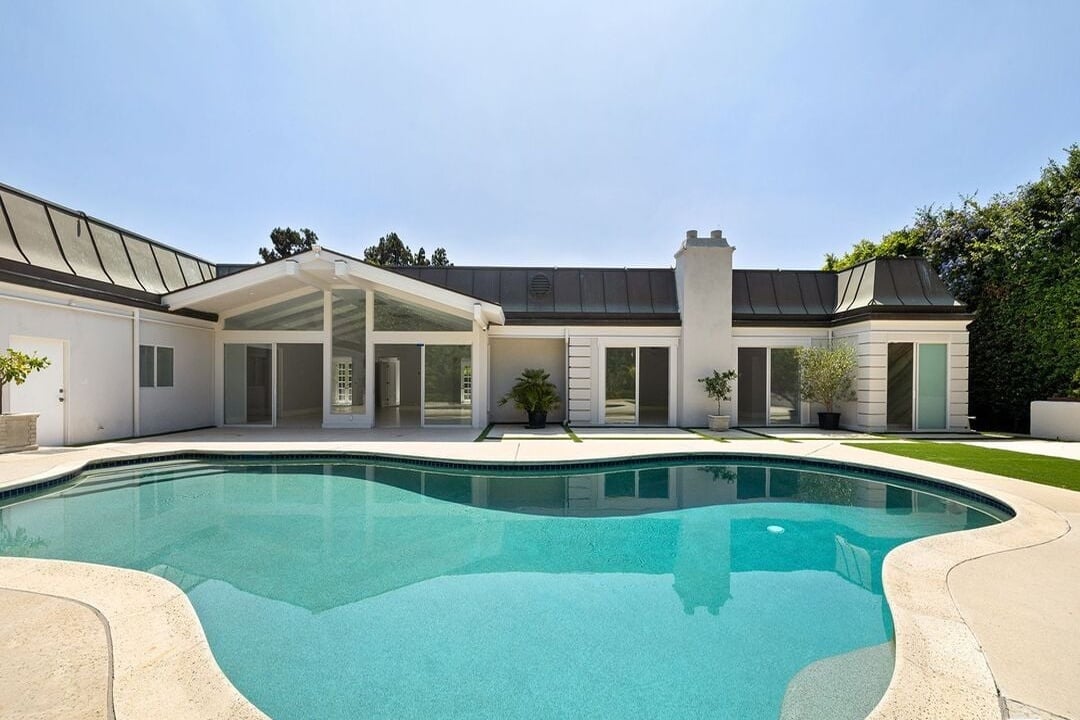 Northstar Manor, N Alta Dr, 90210