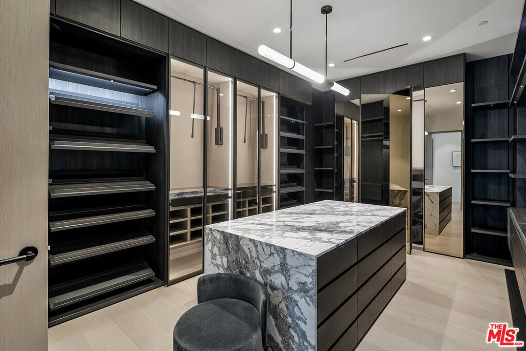 5376 Round Meadow Rd