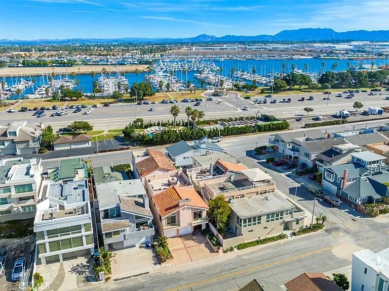 3608 Ocean Dr