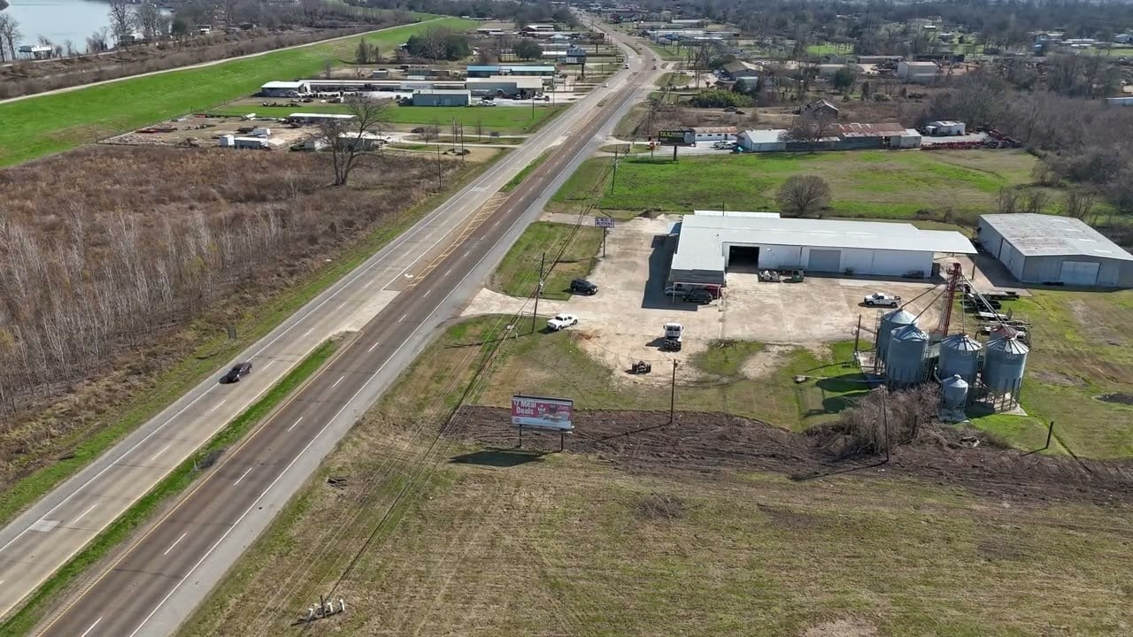 21 7 Acres of Commercial Property on Hwy 84. Just Outside Vidalia City Limits!!