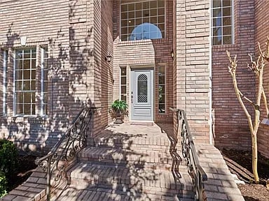 16 Hedgebrook Way