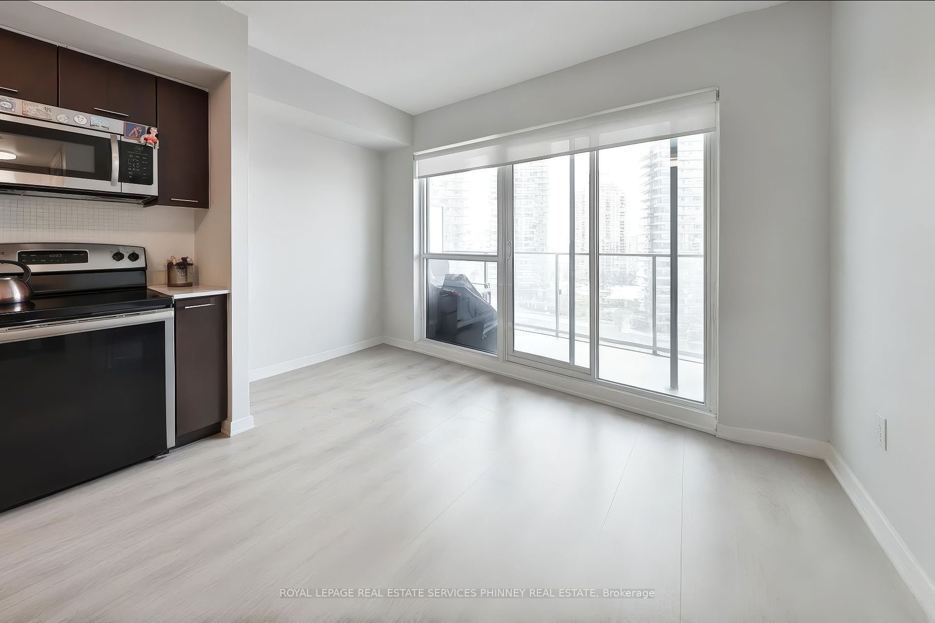 2220 Lakeshore Blvd W 1310