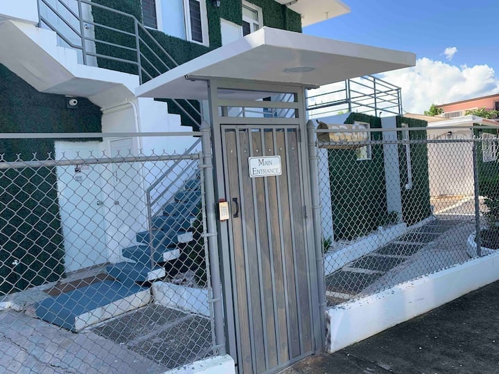 Beach House Apt 10 • 1BR + Sofa Bed • Full Kitchen - Airbnb