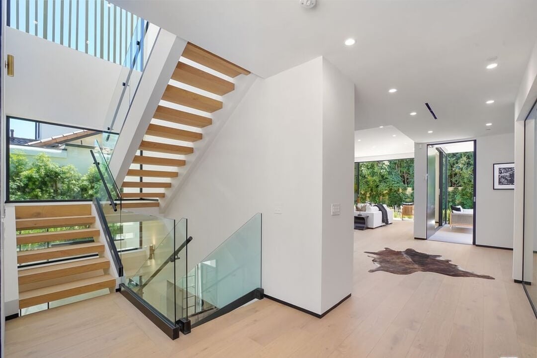 Windmere Crest, Dorrington Ave, 90048