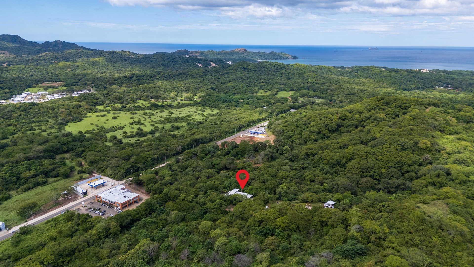 Casa Brillante & Casita Cinco Playas | Modern Home with Guest Casita, Pool & Mountain Views in Huacas