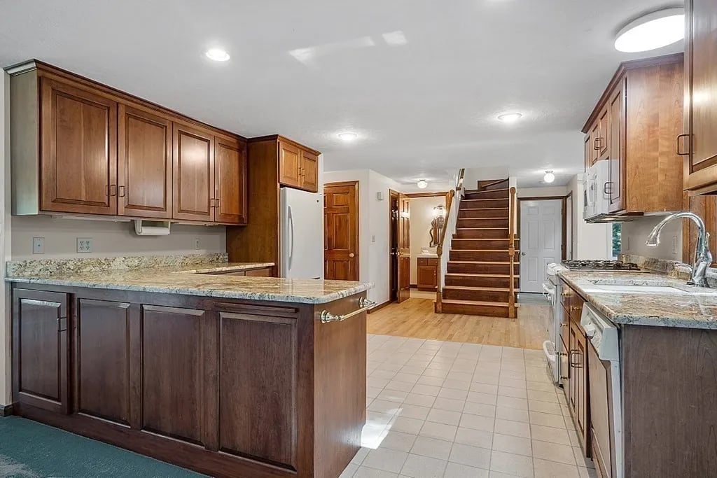 4 Great Meadow Rd