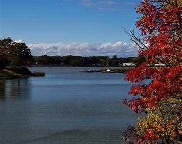 Lake Front Living in Lake Milton, Ohio