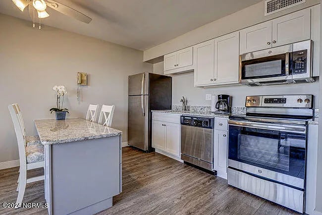 711 S Lumina Ave, #306