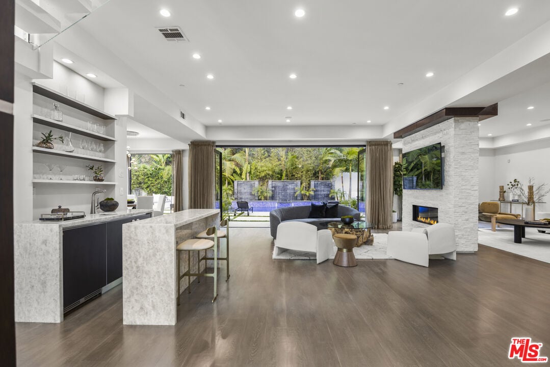  9586 Shirley Ln