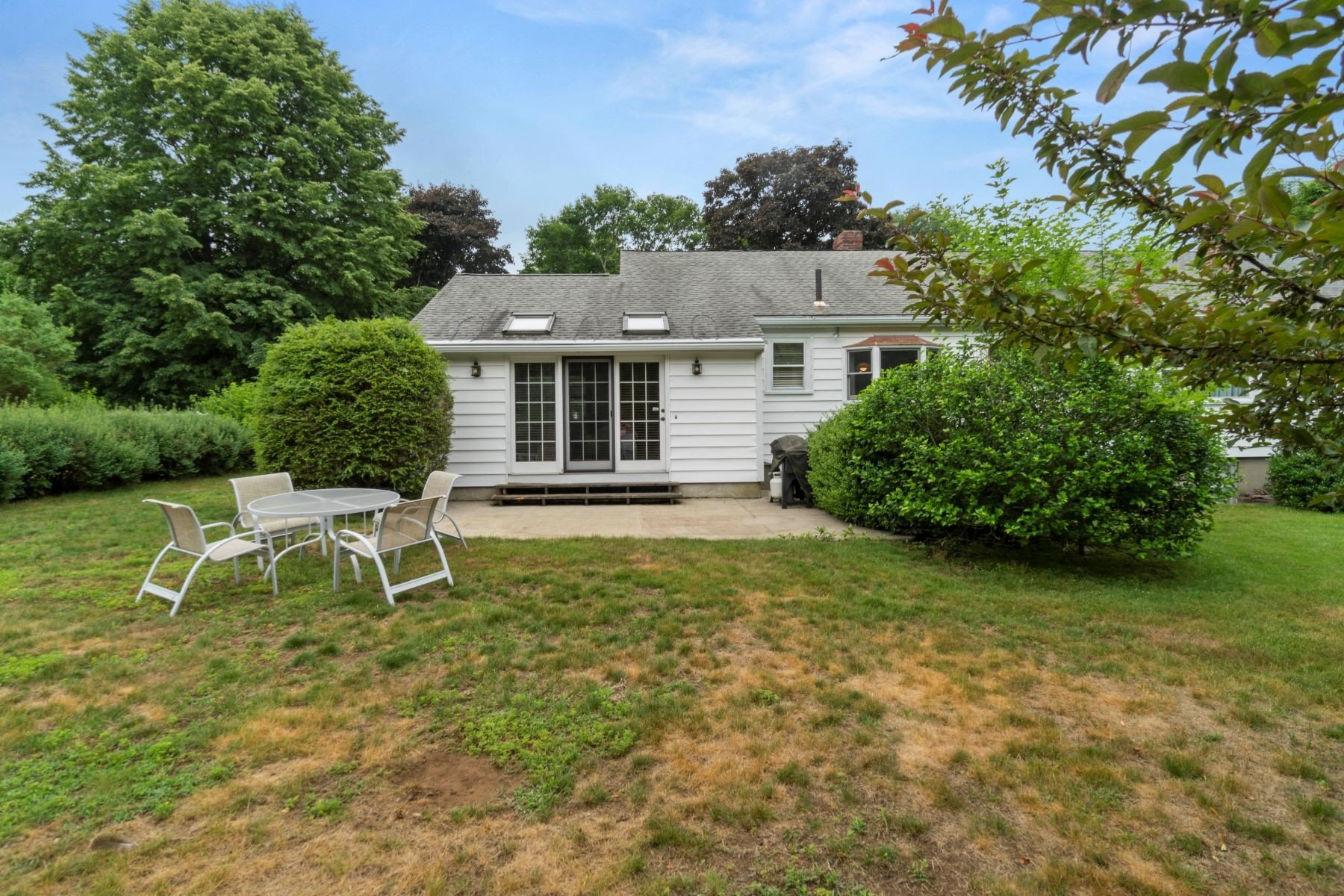 41 Lawrence Ln
