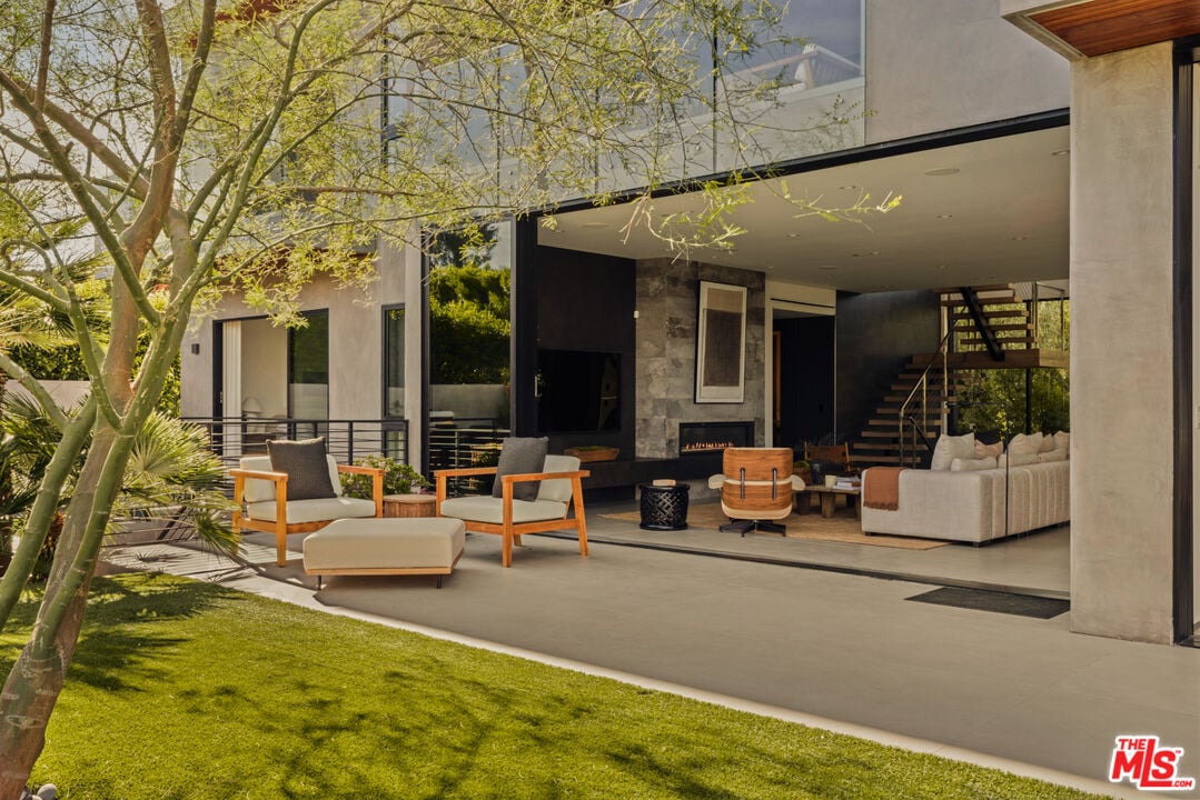 Aria Vista, Stradella Rd, 90077