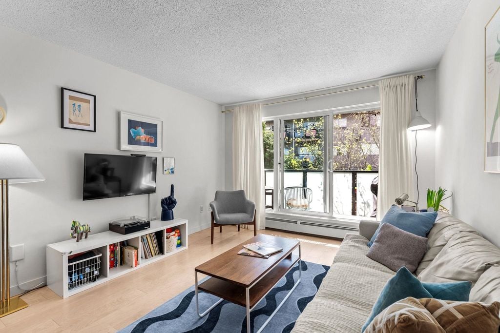 2328 Oxford St, #204